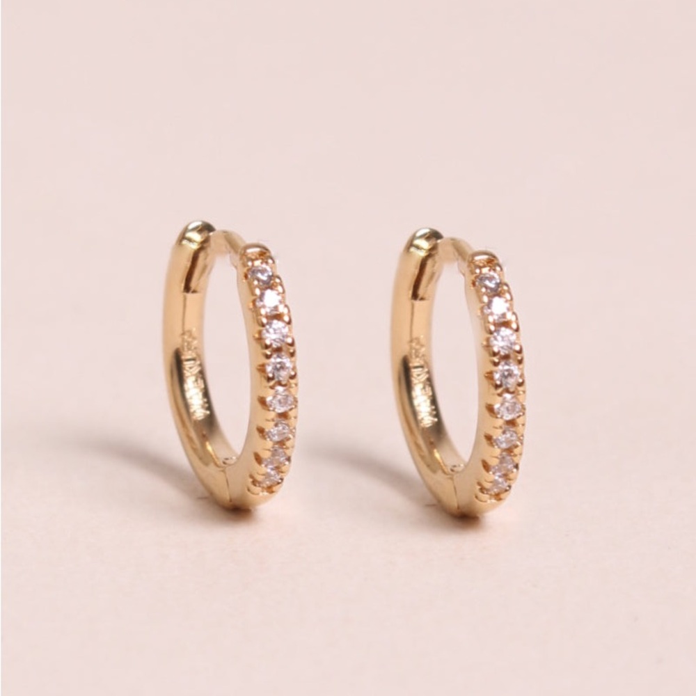 Waekura mini creole earrings with charms from Le Bon Marché in Paris. - Picture 7 of 7